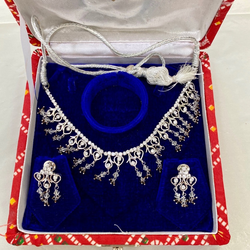 NEW Artificial diamond earring and necklace set